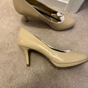 Womens nude colored heels Kelly&Katie, size 7.5